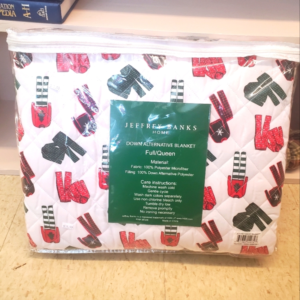 Jeffrey Banks Home Down Alternative Blanket Full/Queen Christmas Pajama print